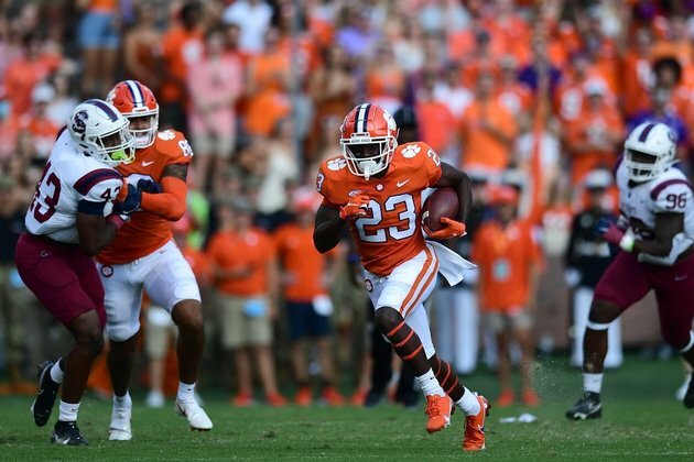 Tennessee lands former Clemson RB Lyn-J Dixon
