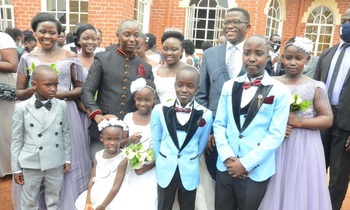 Abagole nga bali ne Katikkiro wa Buganda, Charles Mayiga. Abagole nga bali ne Katikkiro wa Buganda, Charles Mayiga.