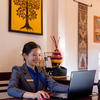 LAOS-LUANG PRABANG-WORKING WOMEN