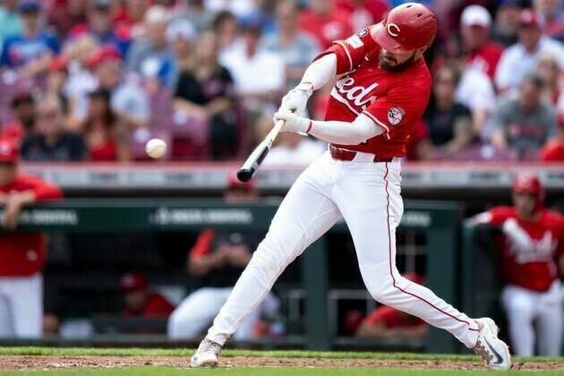 Reds blank Cubs 1-0, forge tie for 3rd NL wild-card spot