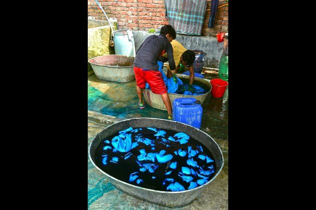 Asia Album: Making a colorful world -- hand-printed fabrics in Bangladesh