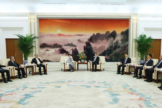 CHINA-BEIJING-WANG HUNING-TAIWAN REPRESENTATIVES-MEETING (CN)
