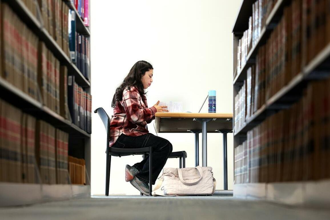 Can $1,000 a month get more students into nursing&quest; L.A. effort says yes
