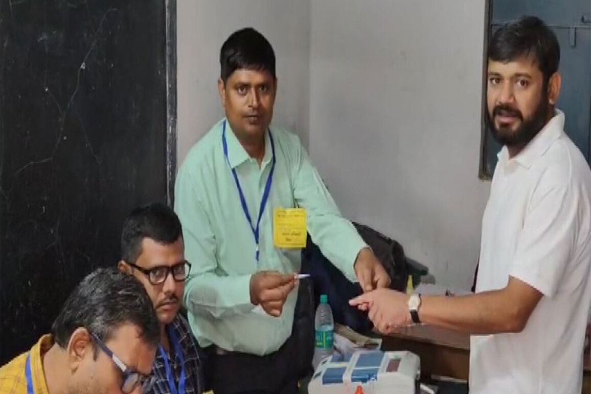 "Resentment against govt needs to be shown in positive direction": Kanhaiya Kumar as he casts his vote in Begusarai