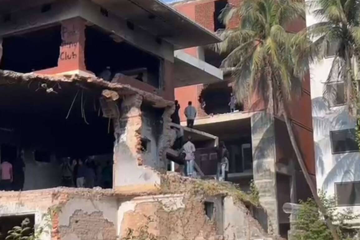 Protests continue in Dhaka, partially demolished house of Sheikh Mujibur vandalised
