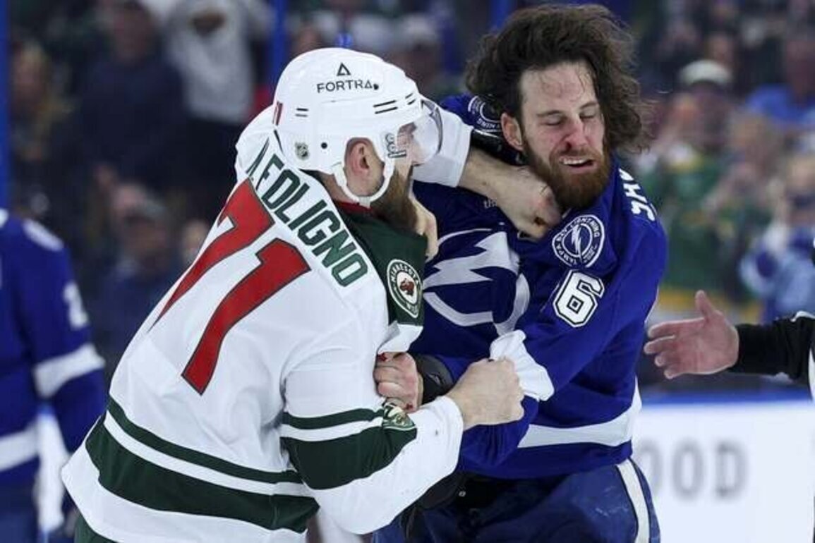 Lightning score 5 unanswered goals to sink Wild