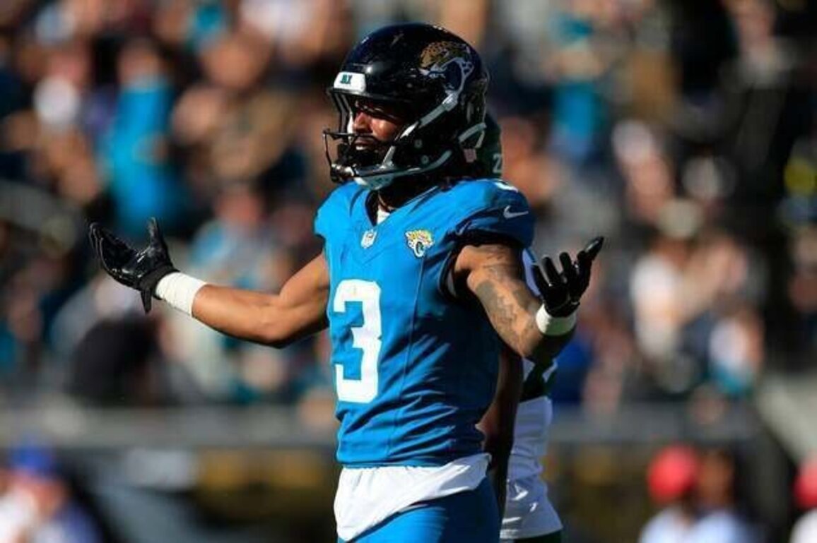 Jaguars sign WR Jakobi Meyers to 3-year, $60 million deal