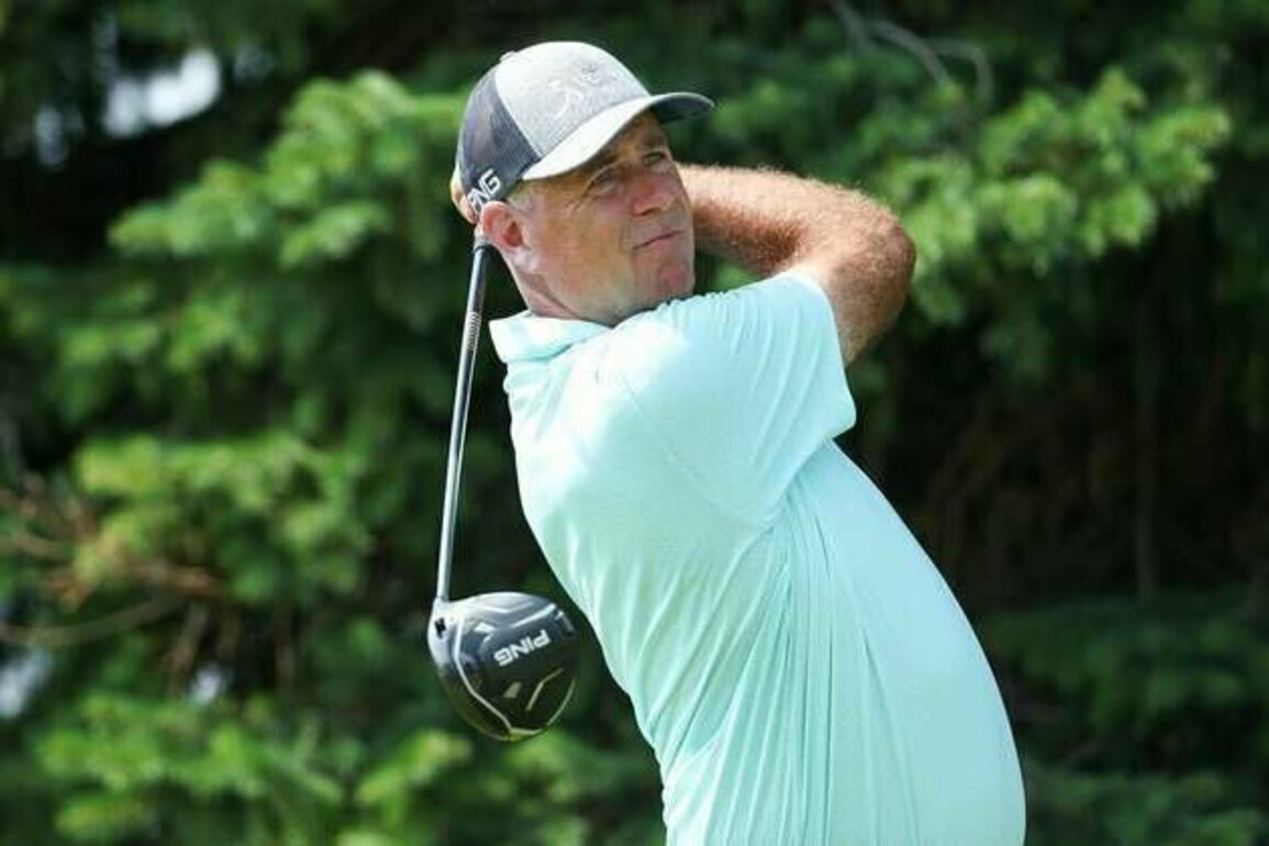 Stewart Cink grabs lead at Charles Schwab Cup Championship