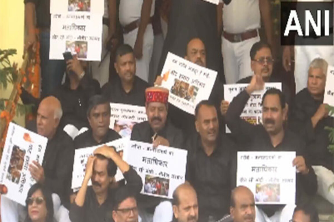 Bihar: Oppn leaders protest against SIR outside Vidhan Sabha, prevent entry of State ministers