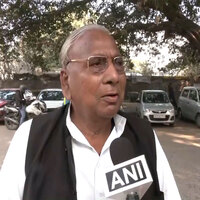 "Party doesn't think this way": Congress leader V Hanumantha Rao on Shashi Tharoor's remarks about PM Modi