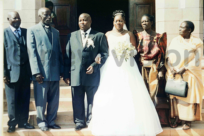 lalo and her late husband lex amujuni in 2003 at t rancis hapel akerere niversity after they were wedded eft is lalos father tanley tori her fatherinlaw ev lphaz uraaza iriam uraaza right and lalos mother anet tubo toli ourtesy hoto