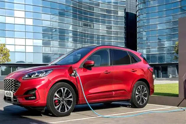 Ford offers software for Ireland Kuga hybrids due to fire risk 