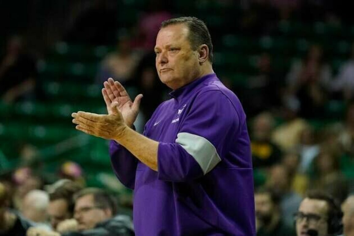 Tarleton State reinstates coach Billy Gillispie after conduct review