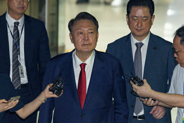 Court issues warrant to arrest former South Korean President Yoon