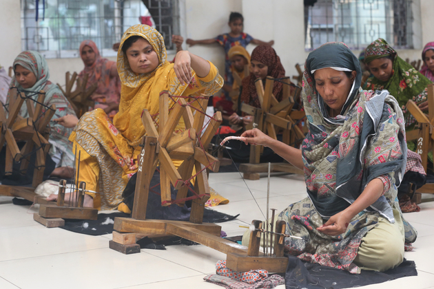 Asia Album: Reviving past glory of Bangladeshi traditional muslin garments