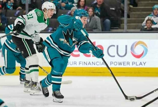 Stars score 7 straight goals in 8-3 win over Sharks