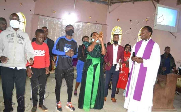 Omusumba Ssekiziyivu mu kusaba olwaleero. Omusumba Ssekiziyivu mu kusaba olwaleero.