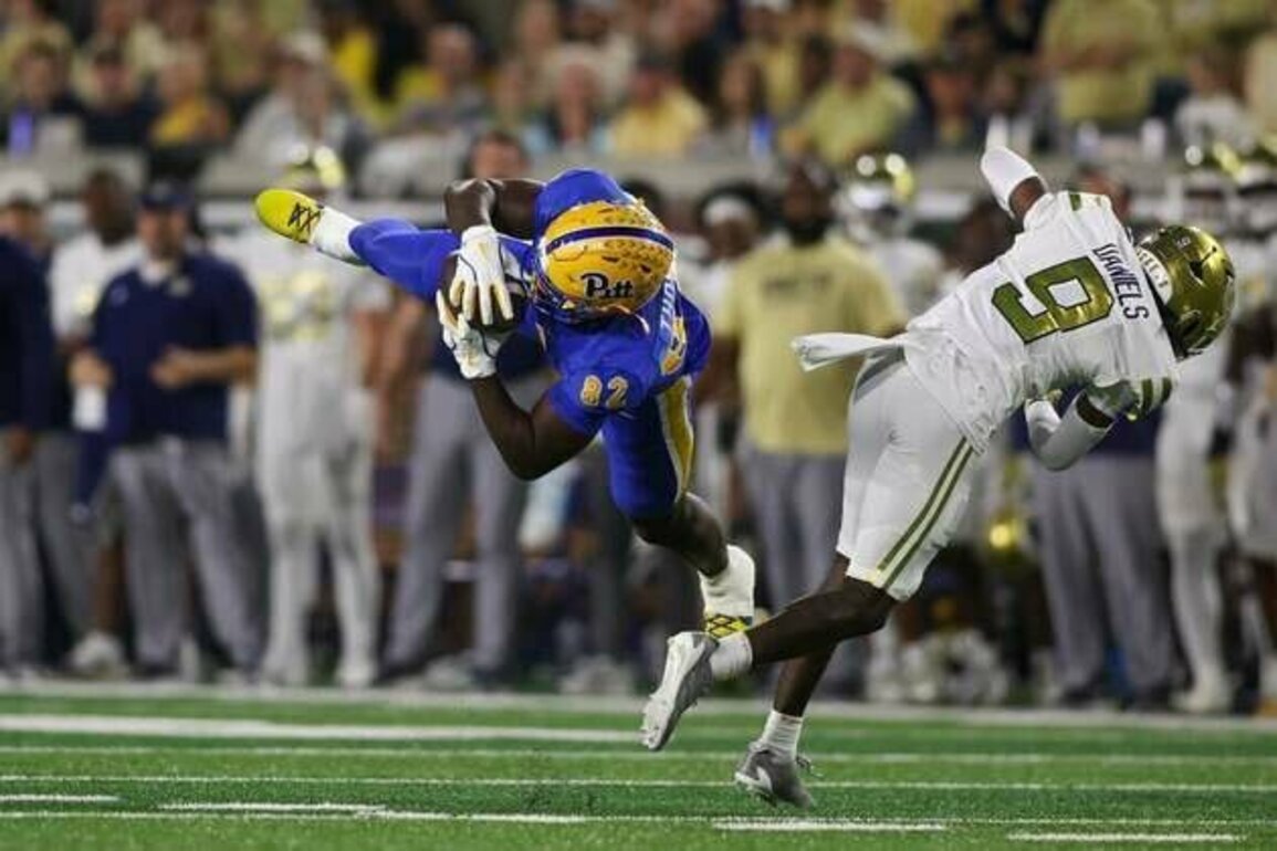 Pitt jumps out to 28-0 lead, holds off No. 16 Georgia Tech