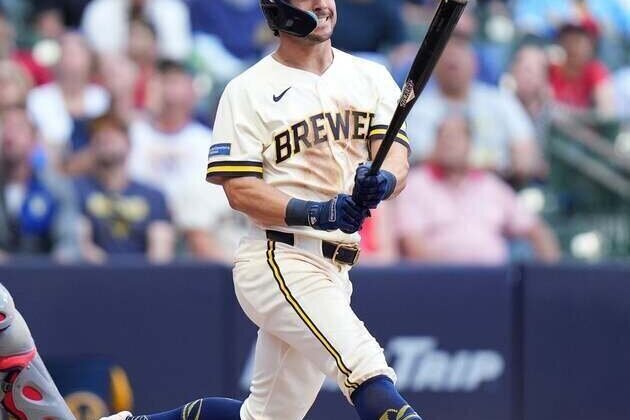 Brewers get hits late, edge Cardinals for series sweep
