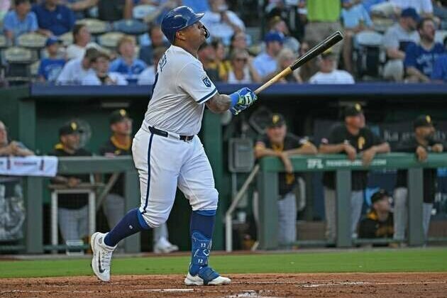 Salvador Perez's 2 homers help Royals edge Pirates
