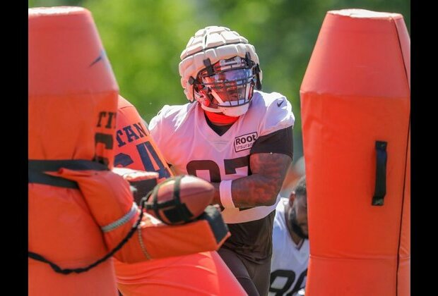 Browns release DT Perrion Winfrey following alleged assault