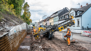 For the expansion of Trippstadter Strasse in Kaiserslautern, Spesa carries out extensive slope safeguarding measures with dismantling and railway embankment reinforcement