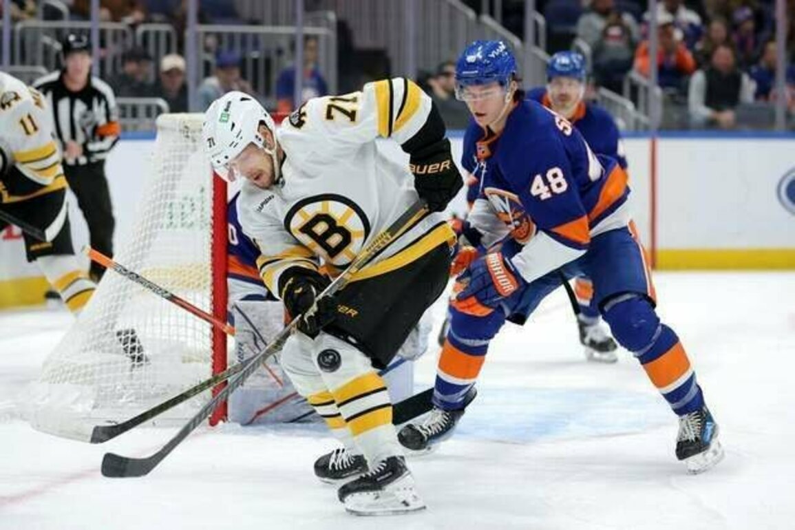 Bruins extend win streak to 4; edge Islanders in shootout