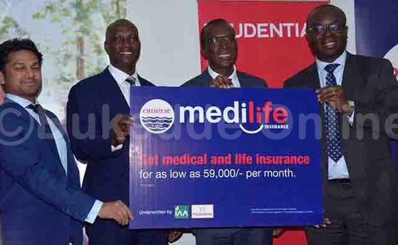 Abdu Kaddunabbi Lubega wakati n'abakungu abalala nga batongoza enkola ya Medi life insurance Abdu Kaddunabbi Lubega wakati n'abakungu abalala nga batongoza enkola ya Medi life insurance