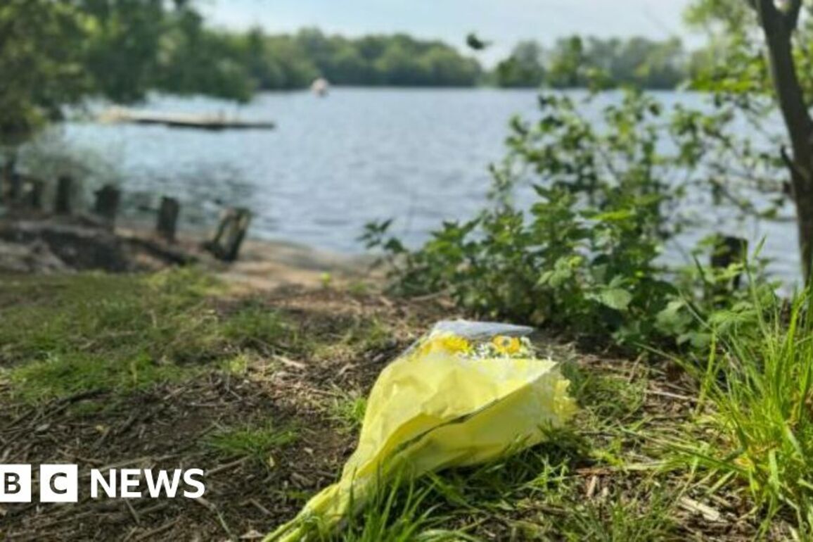 Boy, 16, dies after going swimming in lake in Nottinghamshire