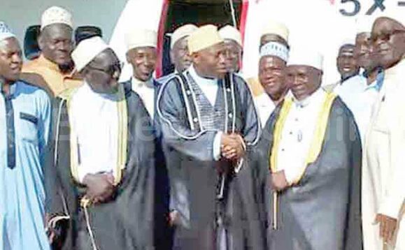 Supreme Mufti Sheikh SIliman Ndirangwa n’abamu ku bakulembeze b’Obusiraamu okuva e Kibuli n’abalala. Supreme Mufti Sheikh SIliman Ndirangwa n’abamu ku bakulembeze b’Obusiraamu okuva e Kibuli n’abalala.