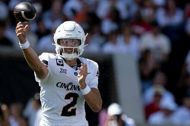 Brendan Sorsby throws for 3 touchdowns as Cincinnati beats Bowling Green