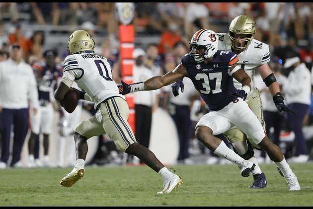 Southern California DE Romello Height has shoulder procedure