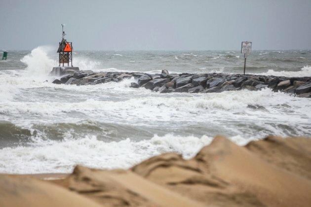 Storm Ophelia Brings Flooding to Southern US East Coast, Moves North