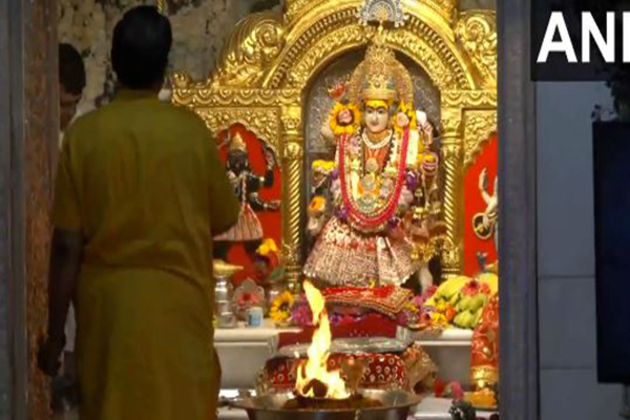 Morning Aarti performed at Jhandewalan Temple on Ram Navami