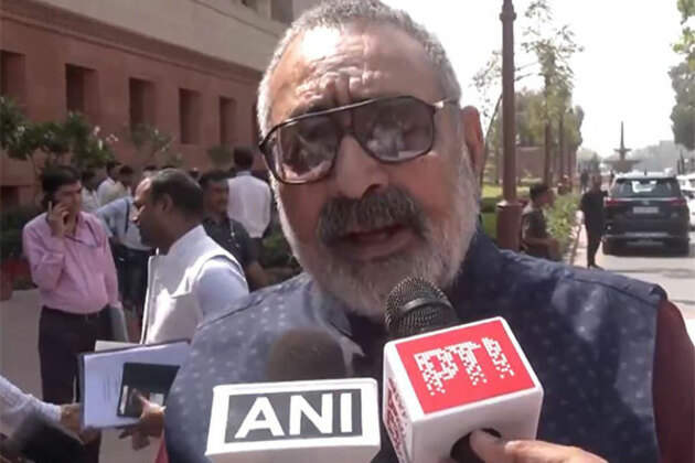 "Those misleading muslims on CAA are doing the same today": Union Minister Giriraj Singh on Waqf Bill