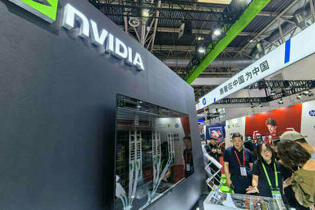 Trump backs down on tech export restrictions to China - FT