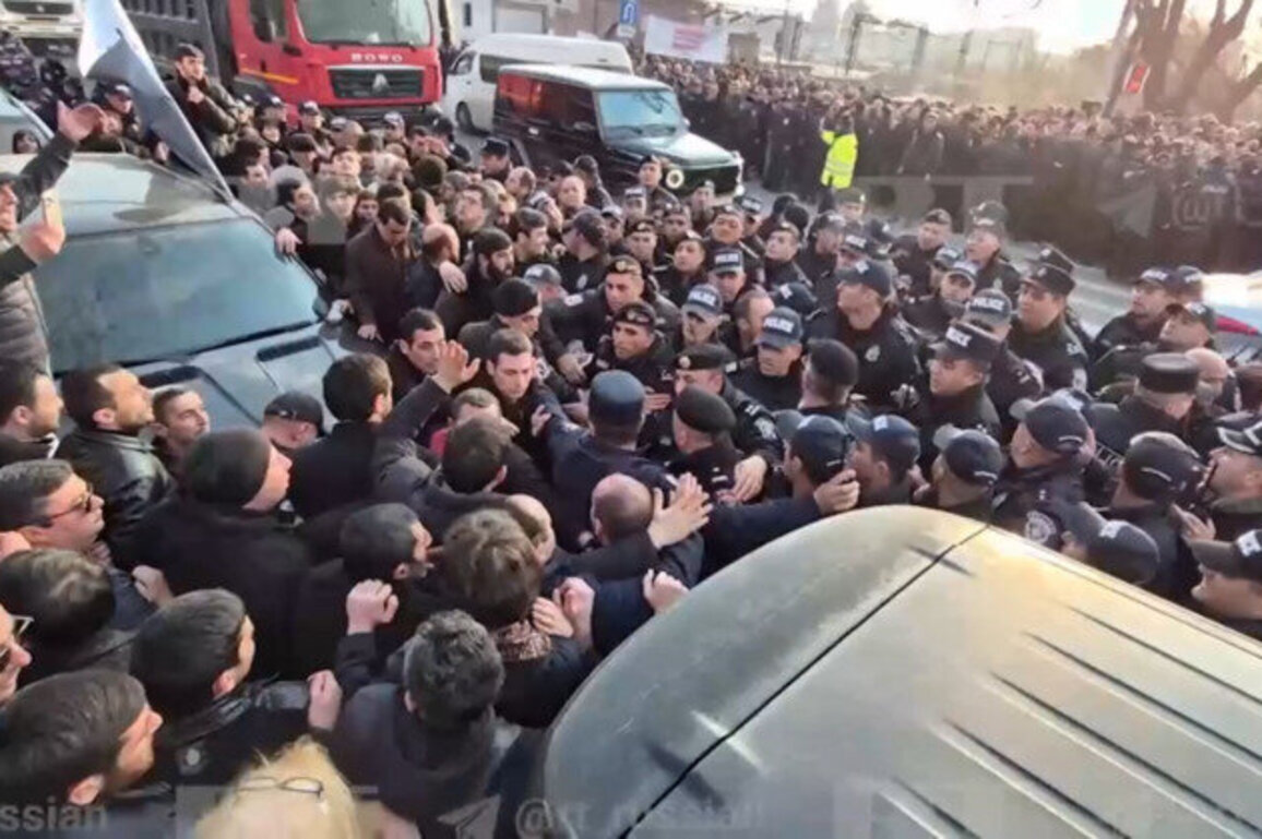Supporters of jailed Armenian govt critic clash with police 
