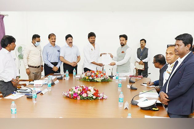 TN Sports Minister meets Anurag Thakur, requests release Khelo India fund