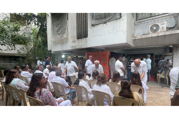 Jackie Shroff, Ratna Pathak Shah among industry stalwarts pay last respects to late actor Satish Shah