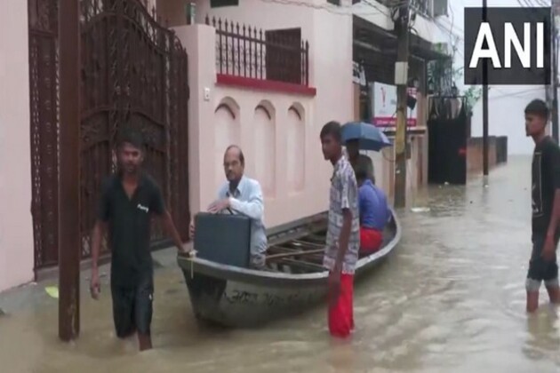 Heavy rain causes flood-like situation in UP's Prayagraj; River Ganga flows near danger level in Varanasi