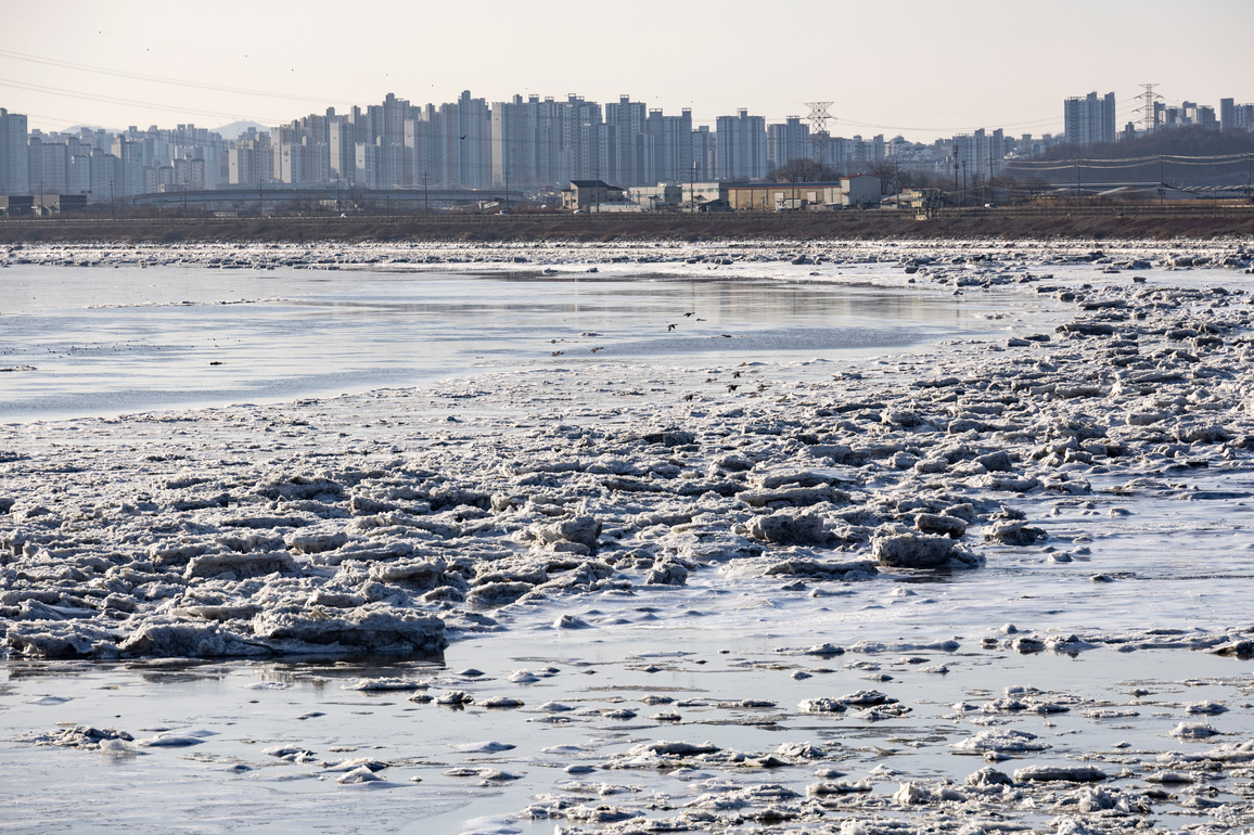 Asia Album: Drifting ice on South Korea's Han River