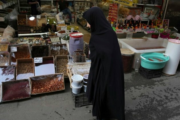 Iranians Facing Economic Crisis Find Little New Year&#039;s Cheer