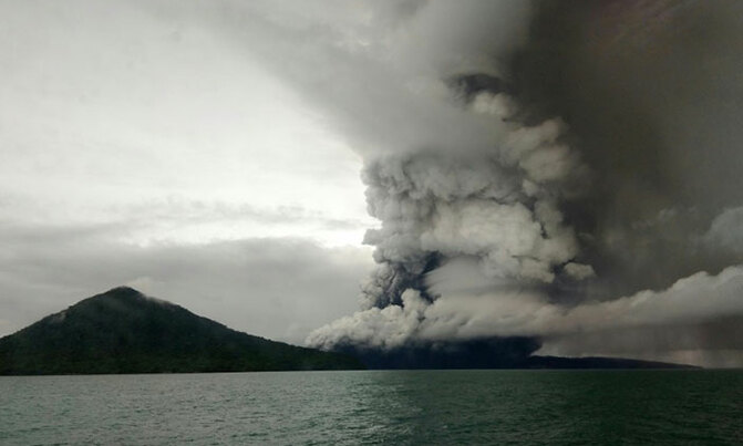 Indonesia hikes danger level for deadly tsunami volcano Indonesia hikes danger level for deadly tsunami volcano
