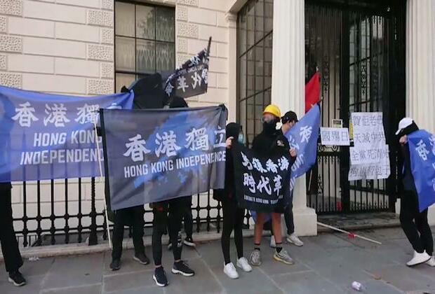 After China consulate staff beat protester, UK police investigate