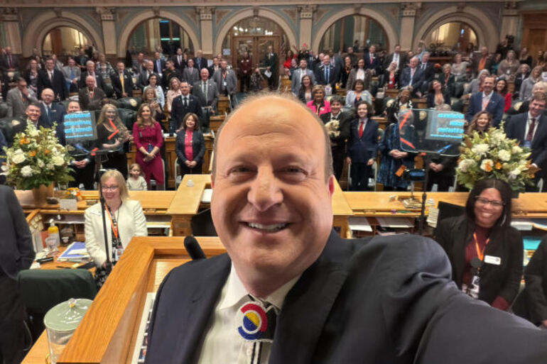 Governors scrap meeting as Trump excludes Democrats from White House