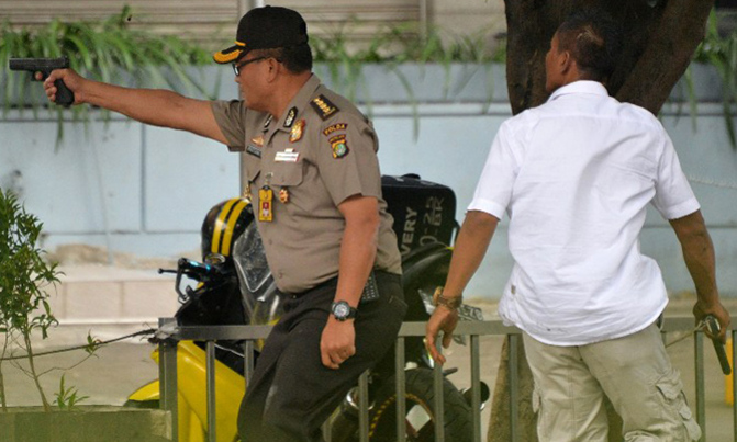 Blasts, gunfight in Indonesian capital; at least six dead Blasts, gunfight in Indonesian capital; at least six dead