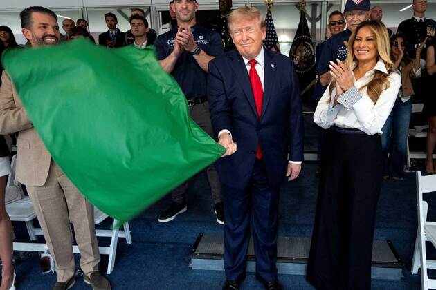 Trump waves green flag to kick off Freedom 250 Grand Prix in Washington DC