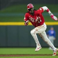 Reds use trio of homers to go one back of Mets, erase Cubs