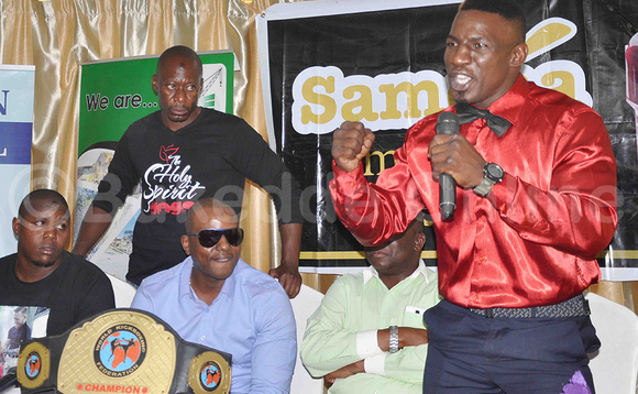 Golola ku ddyo ng'awanda omuliro nga bw'agenda okukuba Abu Kikenwa ku kkono amwase amasulubu. Ekif-FRED KISEKKA Golola ku ddyo ng'awanda omuliro nga bw'agenda okukuba Abu Kikenwa ku kkono amwase amasulubu. Ekif-FRED KISEKKA