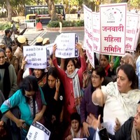 Women protest outside Delhi HC against bail to Unnao rape convict Kuldeep Singh Sengar
